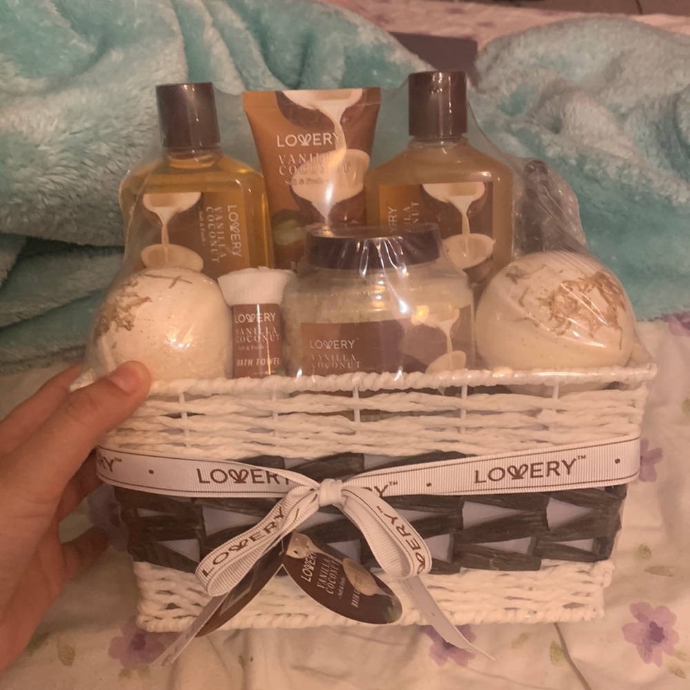 Lovery vanilla coconut bath gift set